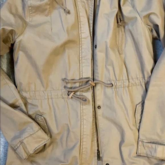 Thin beige jacket - Picture 2 of 2